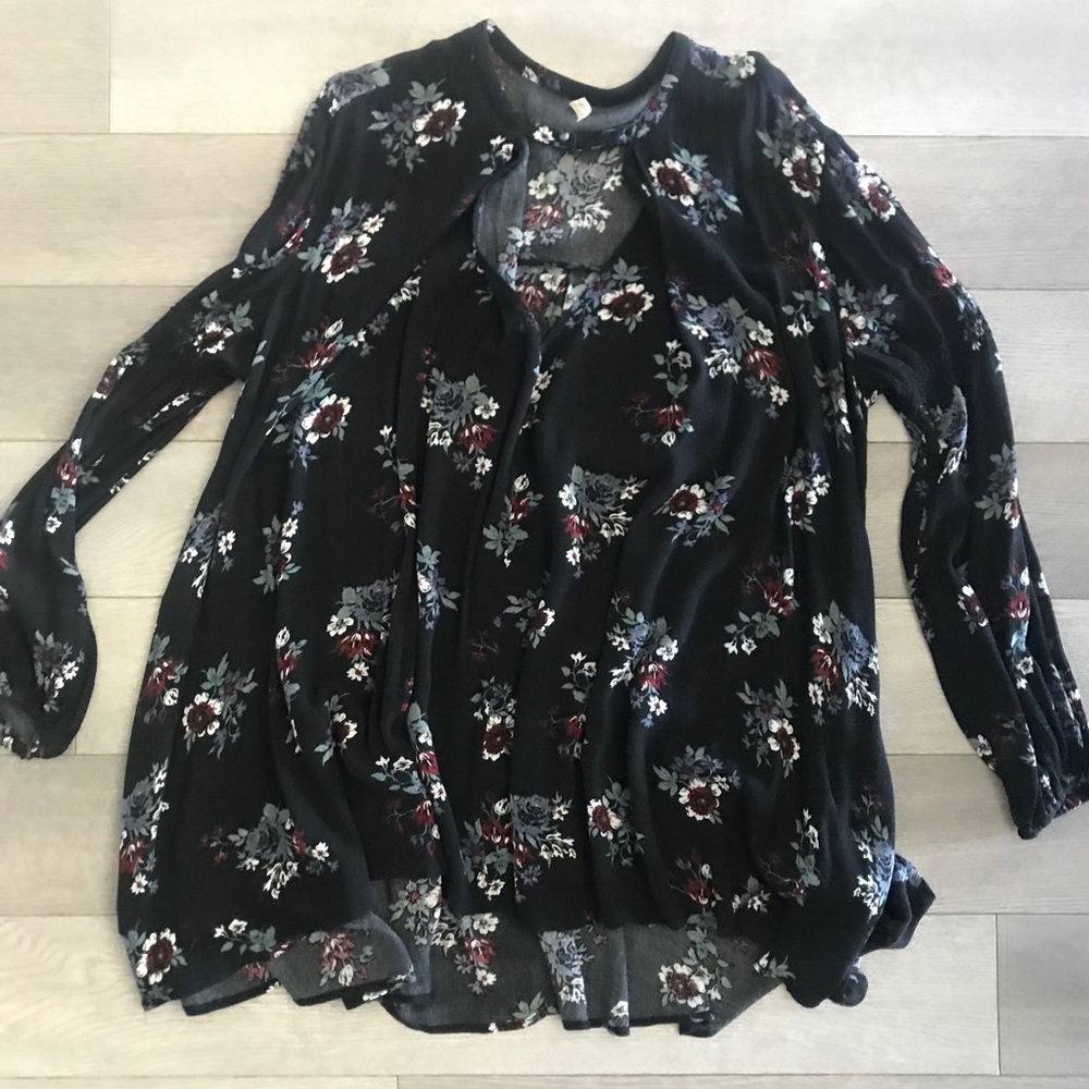 Free People Black flower tunic size small